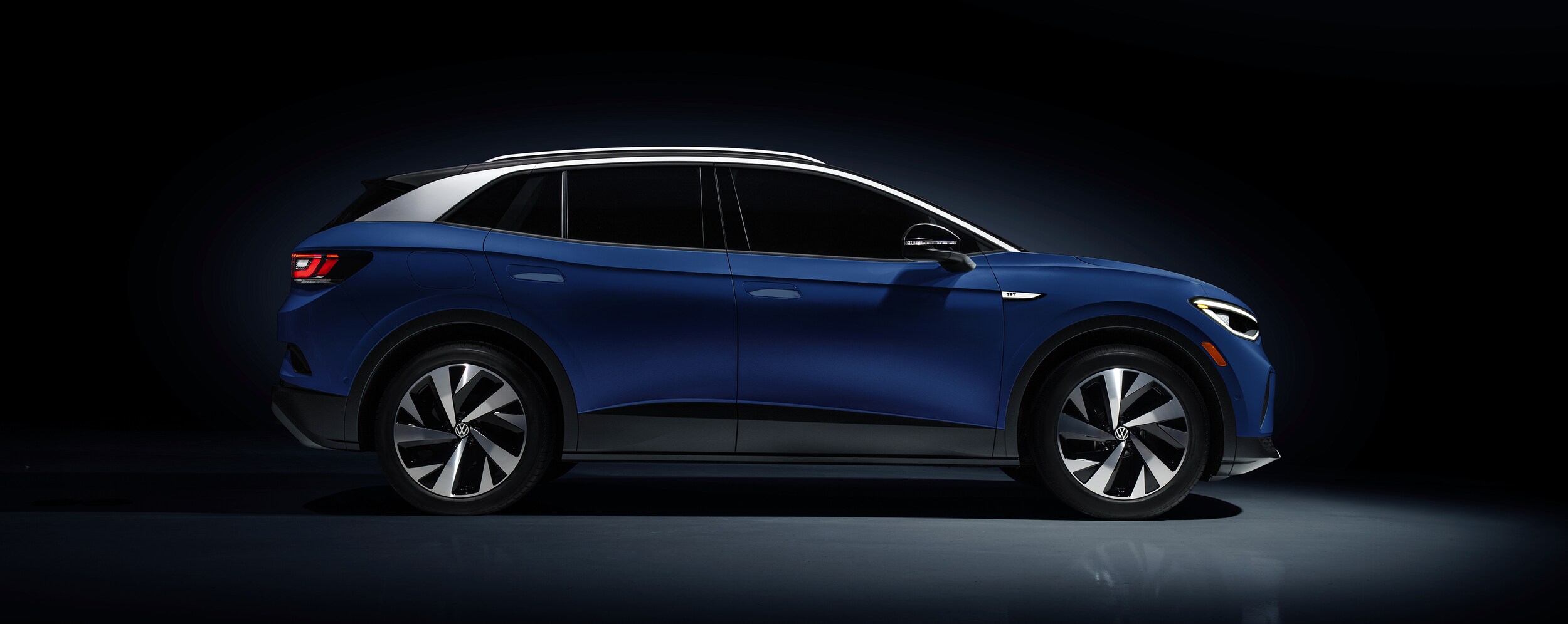 2021-Volkswagen-ID.4-1stEdition-SUV-L05.png
