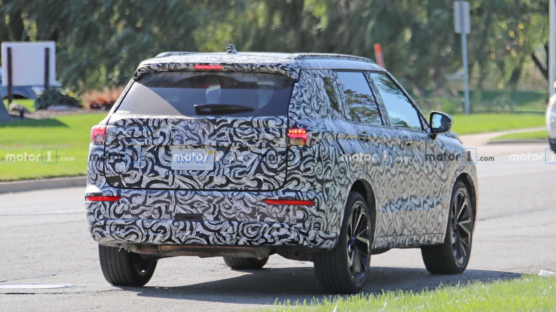 2022 outlander image 3 carzy graphics.jpg