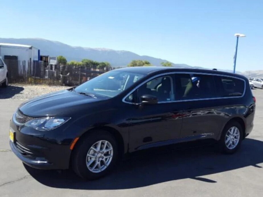 ChryslerPacifica-74686.png