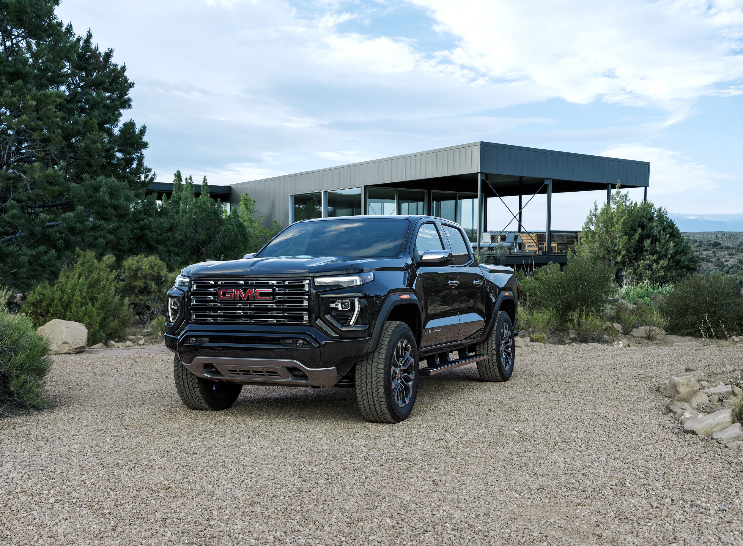 2023-GMC-Canyon-Denali-CrewCab-ShortBox-Truck-L01.jpg