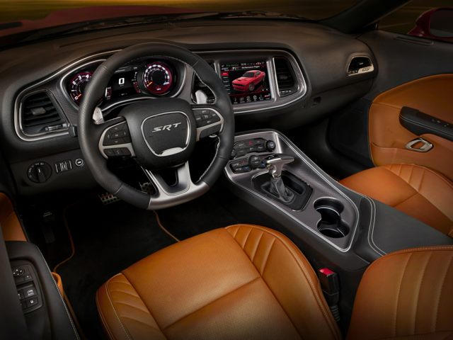 2018-Dodge-Challenger-interior.jpg