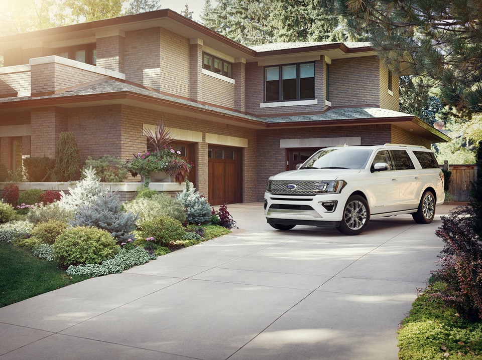 2019-Ford-Expedition-Platinum-SUV-L02.png