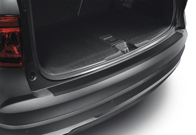 1654_PLT_RearBumper Applique-Black