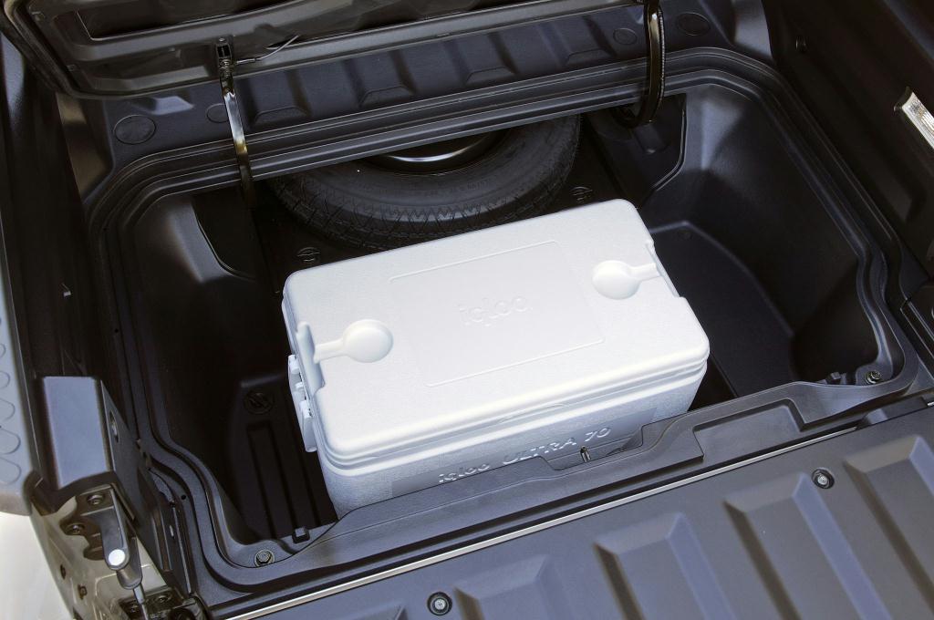 2006-Honda-Ridgeline-RTL-cooler-in-bed