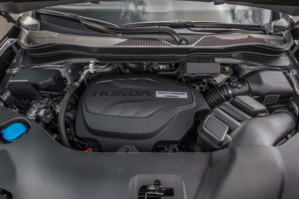 2017-Honda-Ridgeline-AWD-engine