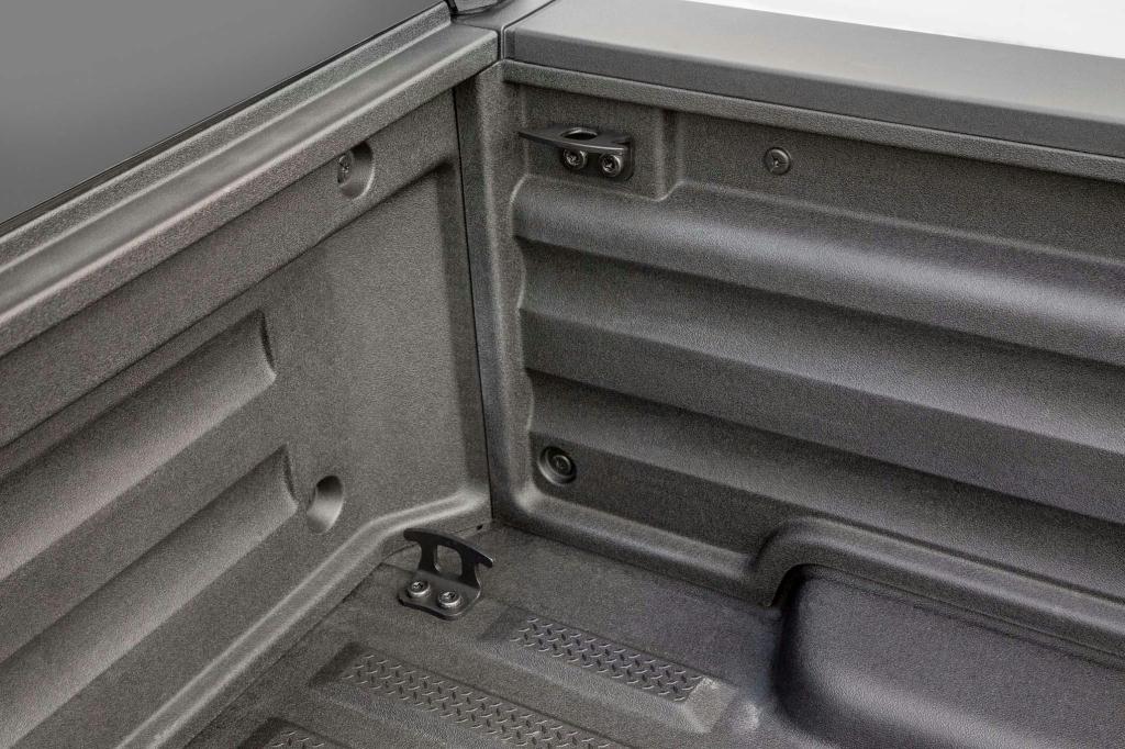 2017-Honda-Ridgeline-bed-hooks
