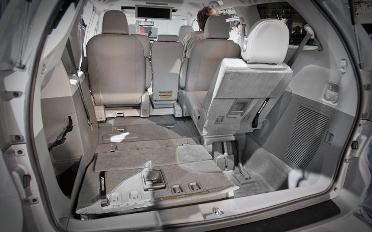 2011 toyota sienna rear entertainment system #7