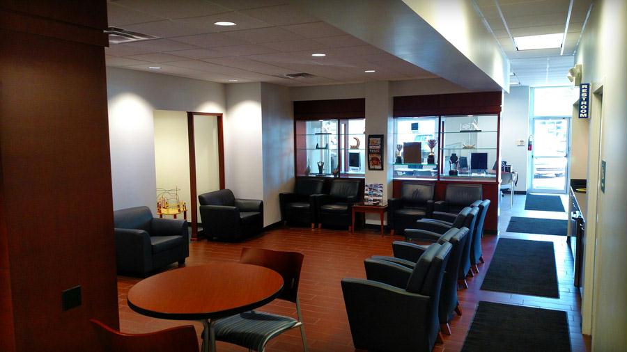 beechmont-subaru-cincinnati-waiting-room-005