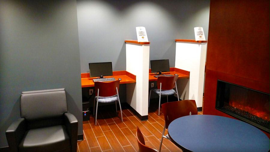 beechmont-subaru-cincinnati-waiting-room-008