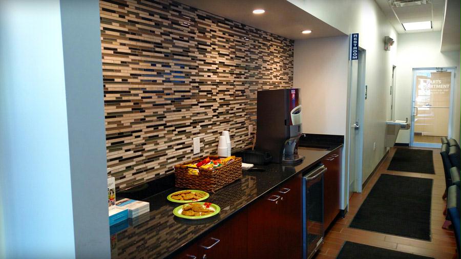beechmont-subaru-cincinnati-waiting-room-012