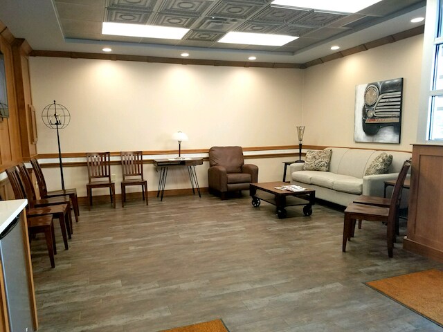 Tom Ahl GMC Body Shop waiting room