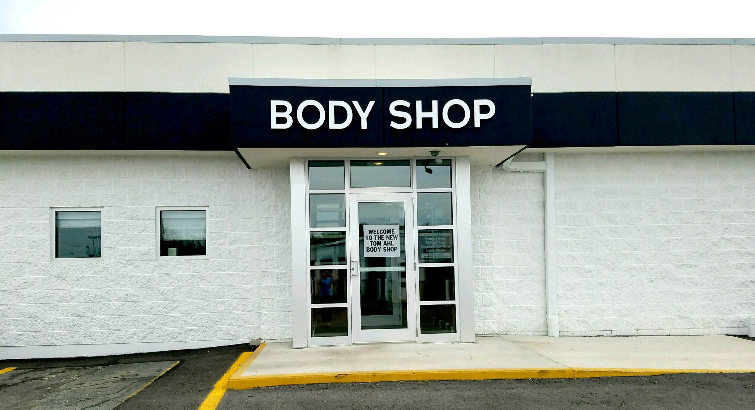 Tom Ahl Hyundai Body Shop in Lima