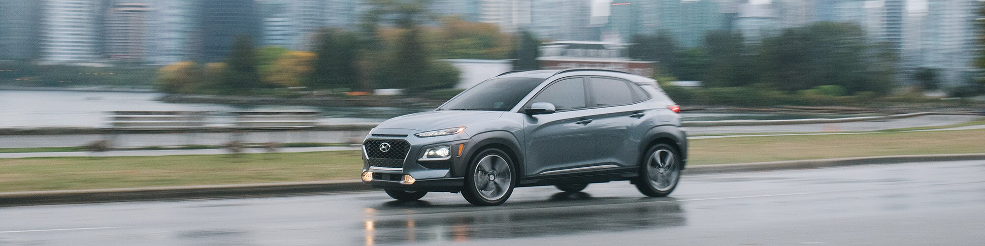 TomAhlHyundai-Nov-2020Kona-Hero.jpg