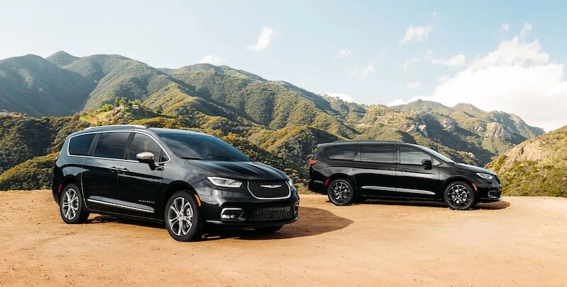 2021-chrysler-pacifica-gallery-exterior-01.jpg.image.1440 copy.jpg