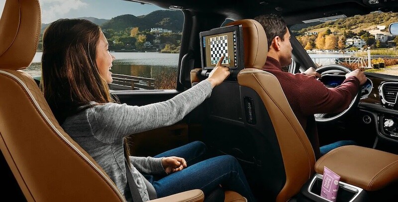 2021-chrysler-pacifica-gallery-interior-05.jpg.image.1440 copy.jpg
