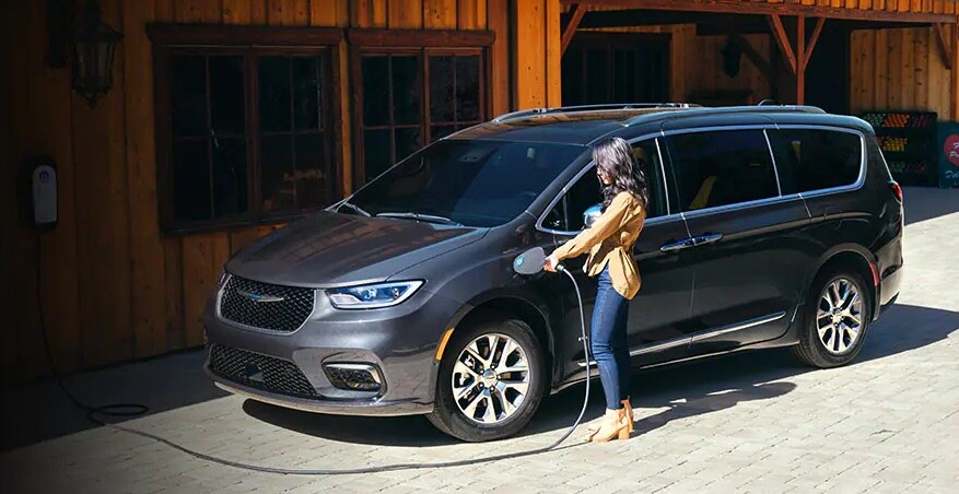 2021-chrysler-pacifica-hybrid-charging-qmerit copy.jpg
