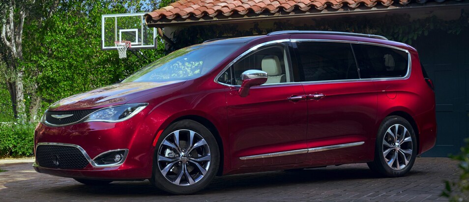 2018-Chrysler-Pacifica-Touring-L-Van-L01.png