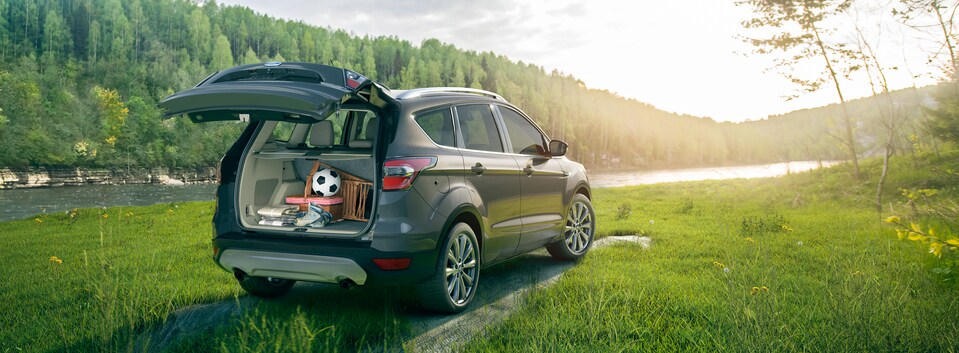 2018-Ford-Escape-Titanium-SUV-03.png