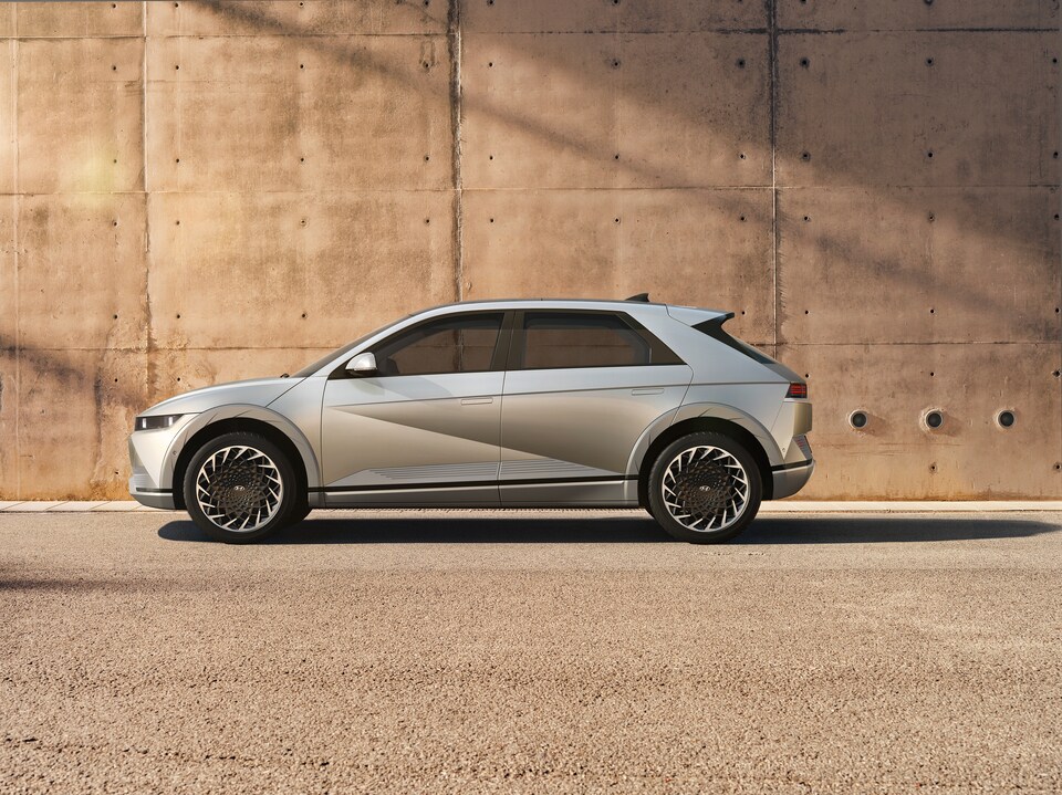 2023-Hyundai-IONIQ5-Limited-SUV-L11.jpeg Hyundai IONIQ 5