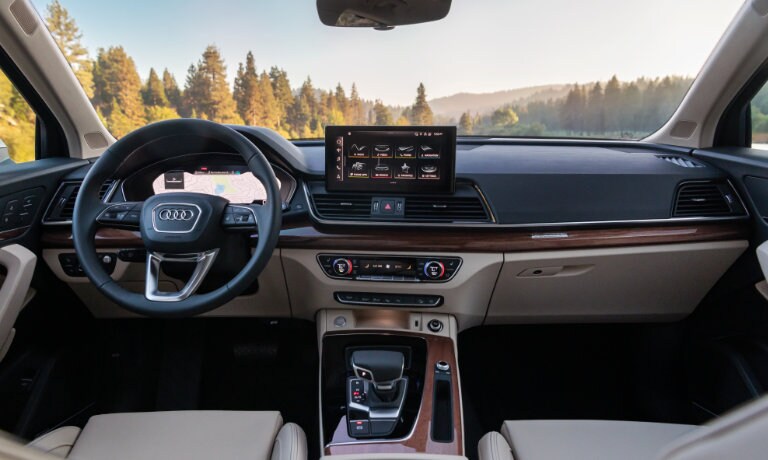 2022 Audi Q5 front dashboard
