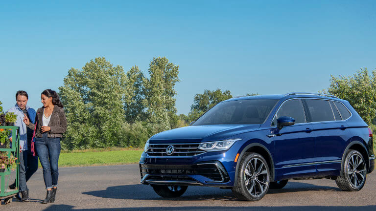 2022 VW Tiguan Exterior Flower Nursery with Couple