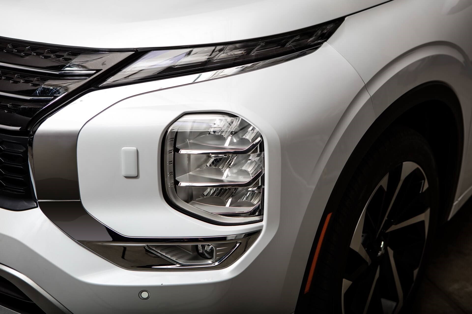 2022 Mitsubishi Outlander Headlights Close Up
