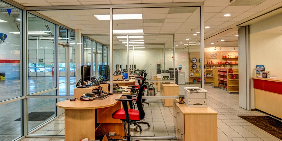 Texas Toyota of Grapevine Service Department Advisor Desks