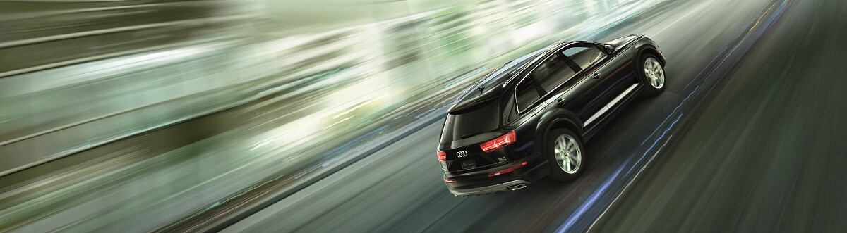 MY18 Q7 Ext Rear View - Ocra Black metallic.png