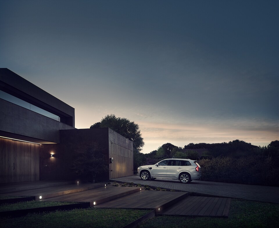 2019-Volvo-XC90-Inscription-T8-SUV-L04.jpeg