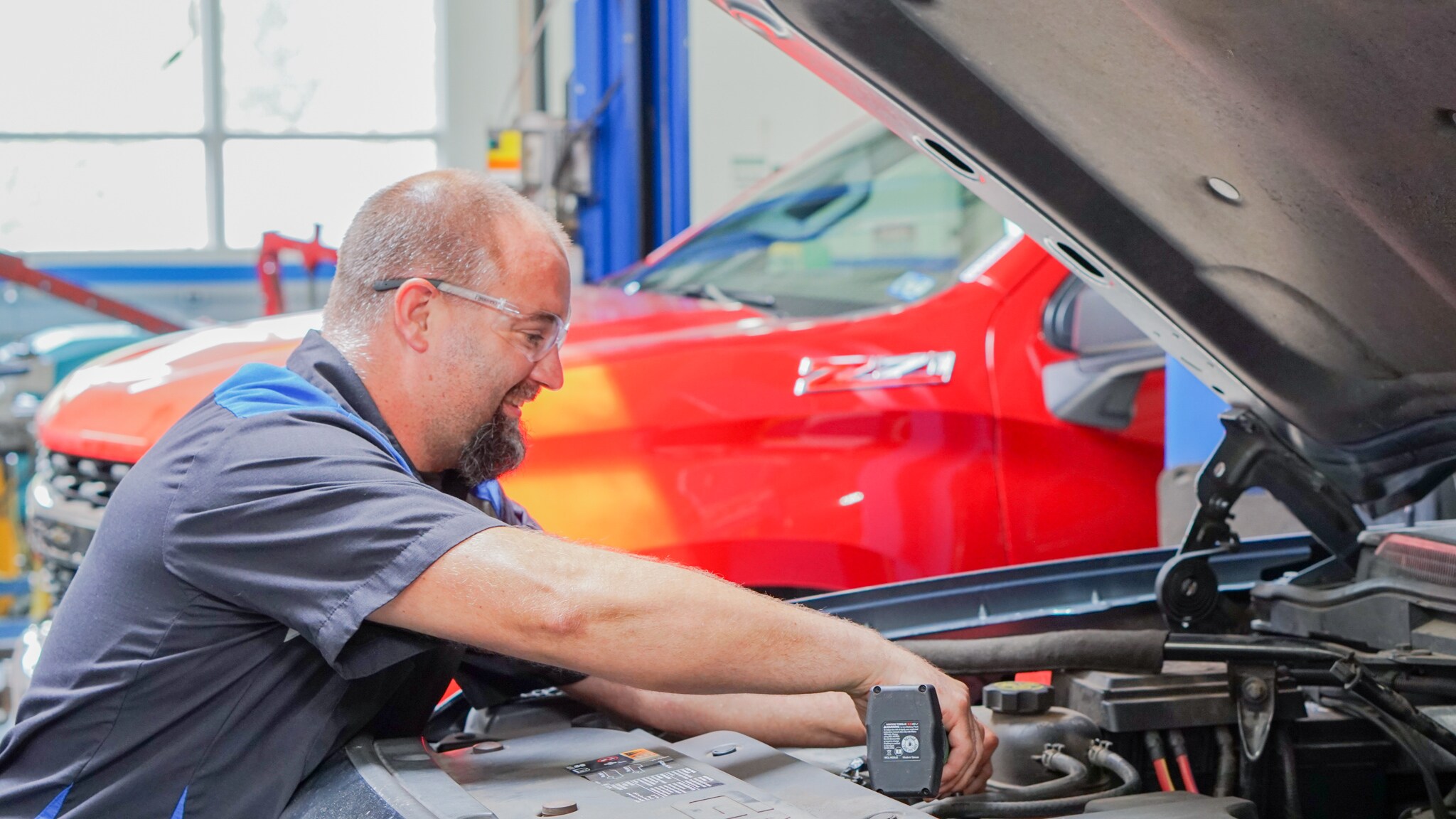TCI Service Tech working on truck .jpg