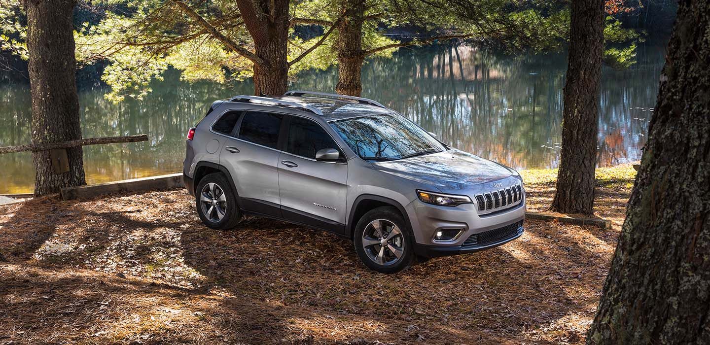 2019-Jeep-Cherokee-Limited-Gallery-Live Action.jpg