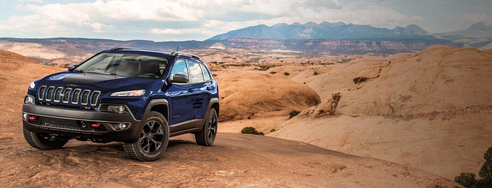 2018-Jeep-Cherokee-Overview-Hero-2b-Trailhawk.jpg.image.1920.jpg