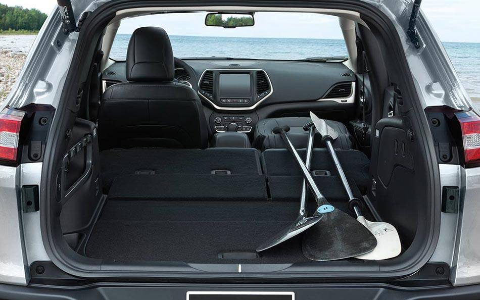 2016 Jeep Cherokee Spacious Interior.jpg 2016 Jeep Cherokee Spacious Interior