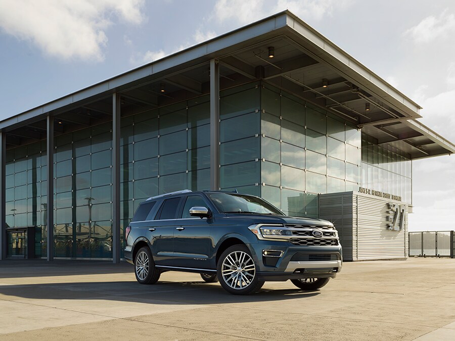 2022FordExpeditionPlatinum_InfiniteBlue_05.png