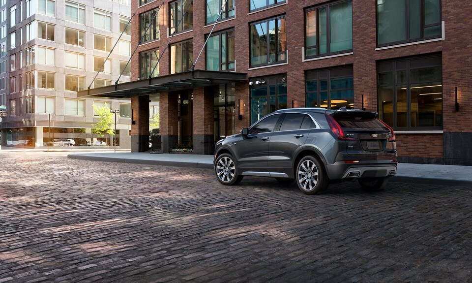 2021-Cadillac-XT4-PremiumLuxury-SUV-L05.jpeg