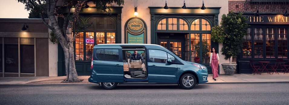 2019-Ford-TransitConnect-Titanium-Van-L01 (2).png
