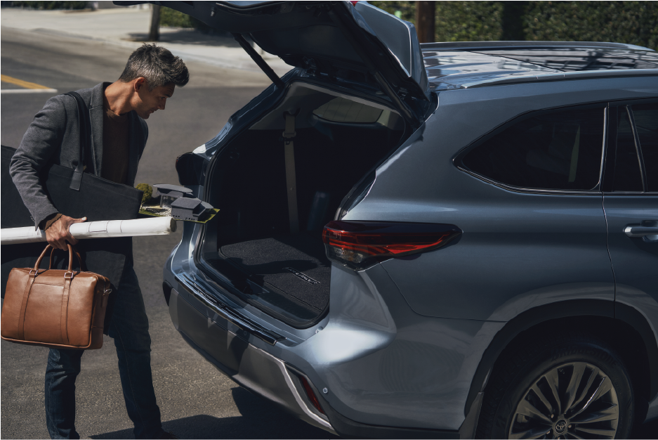 2022 Highlander - Opening Trunk.png