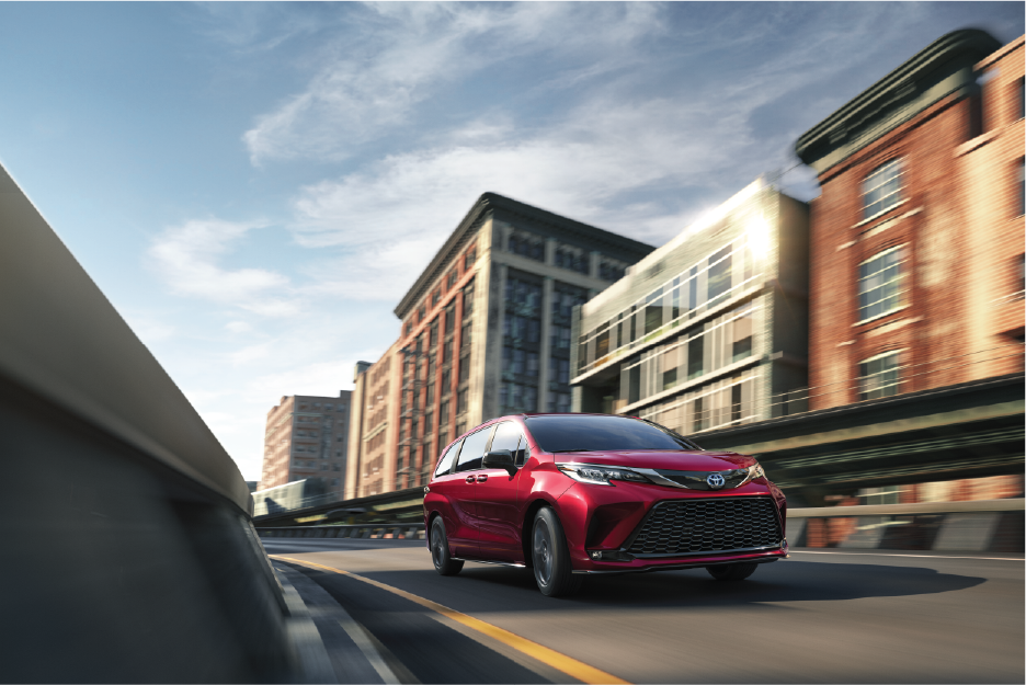 2022 Sienna - Action Shot - Red.png