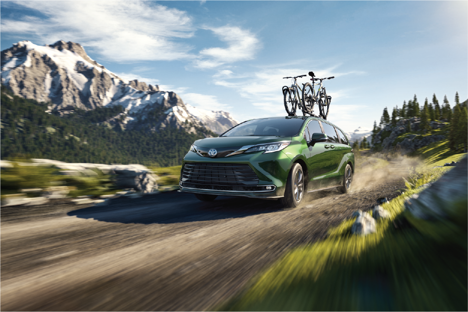 2022 Sienna - Action Shot - Dirt Trail.png