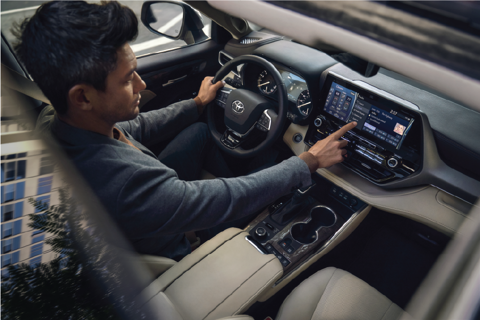 2022 Highlander - Interior - Overhead View of Radio.png
