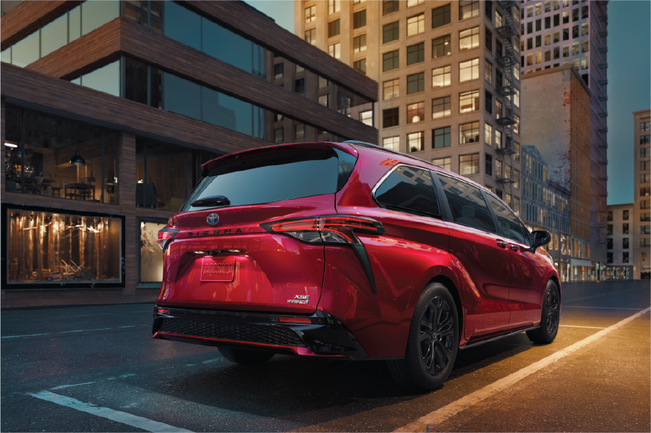 2022 Sienna - Red - Rear.png