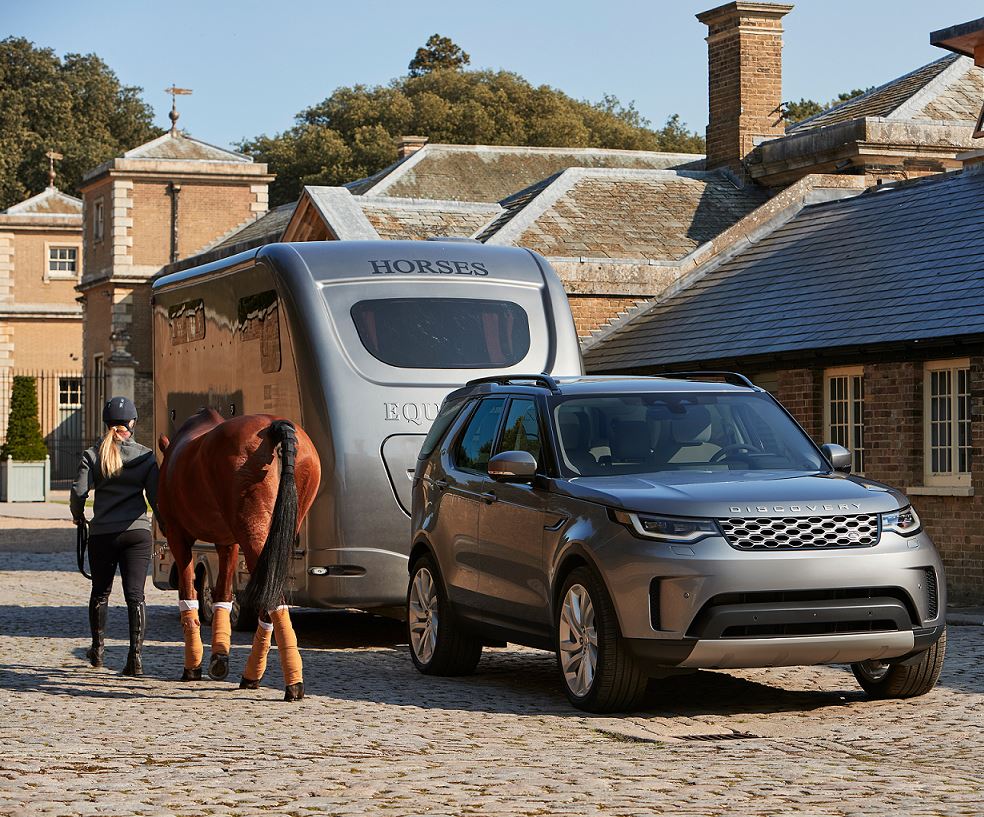 2021-LandRover-Discovery-BaseS-SUV-L04-b.JPG