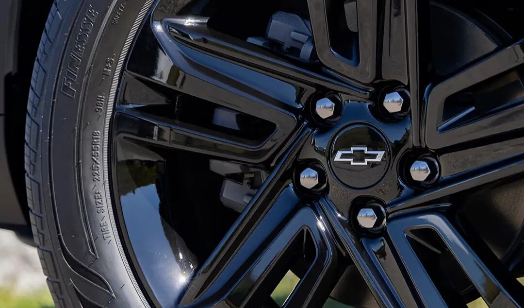 Chevy equinox tire and wheel up close.jpeg