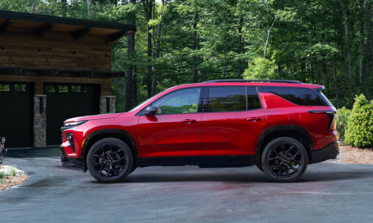 2025 Chevy Traverse side view on driveway