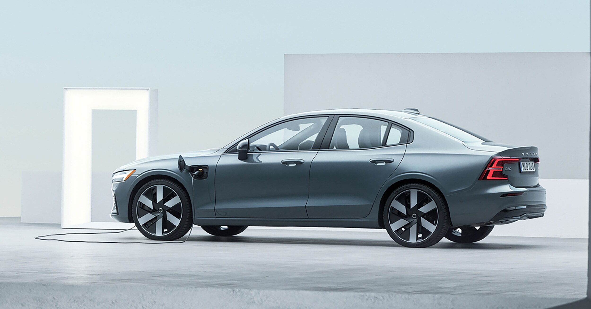 2023-Volvo-S60Hybrid-Core-Dark-Sedan-L02.jpg