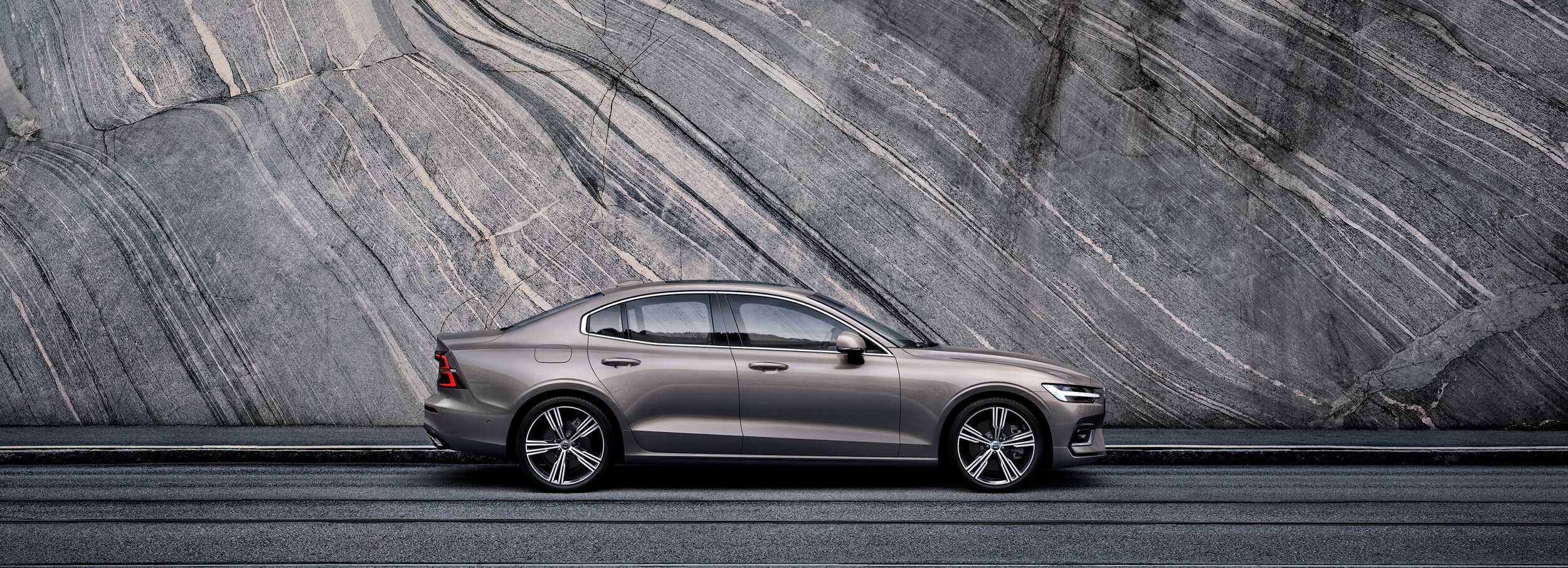 2023-Volvo-S60-Ultimate-Bright-Sedan-L08.jpg