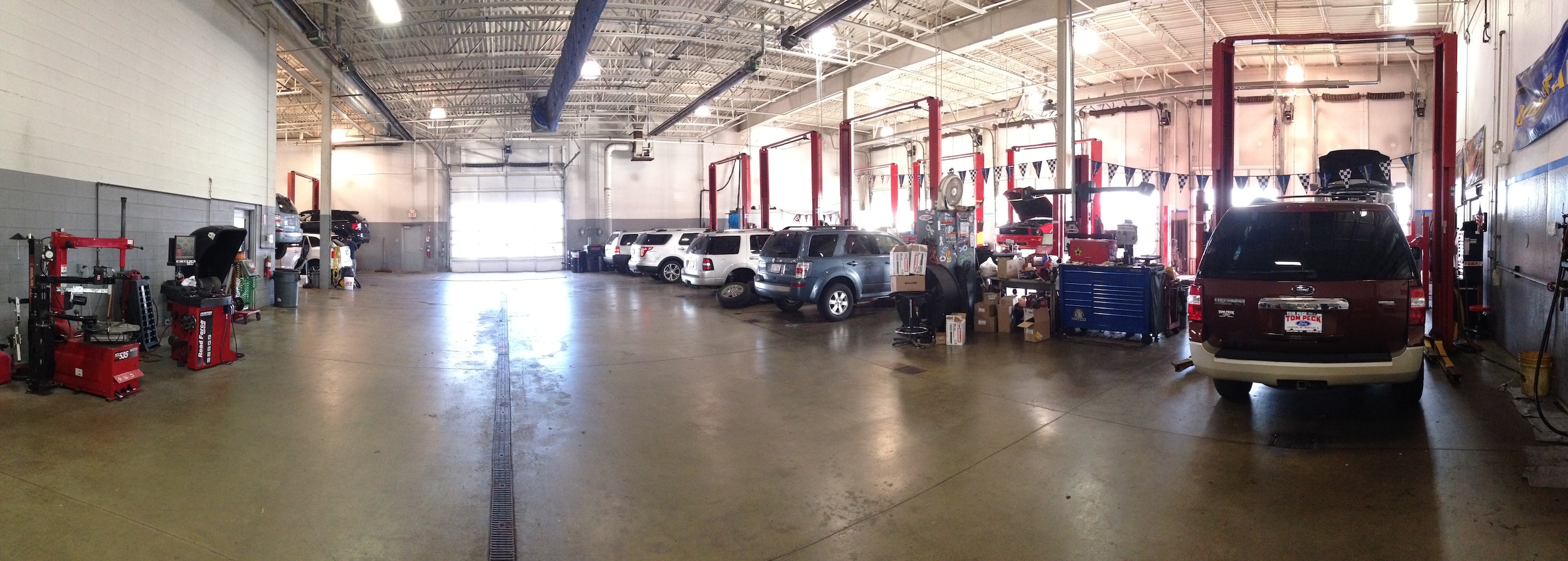 Ford Auto Service Center in Huntley, IL | Tom Peck Ford