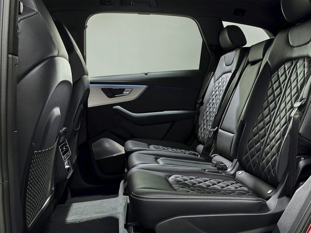 Audi Q7 interior