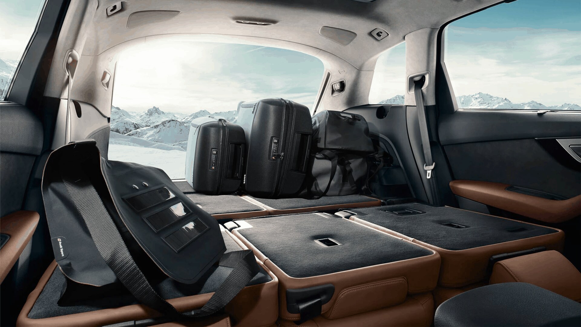 2022-Audi-Q7-Cargo-Space-Folded-Seats.png