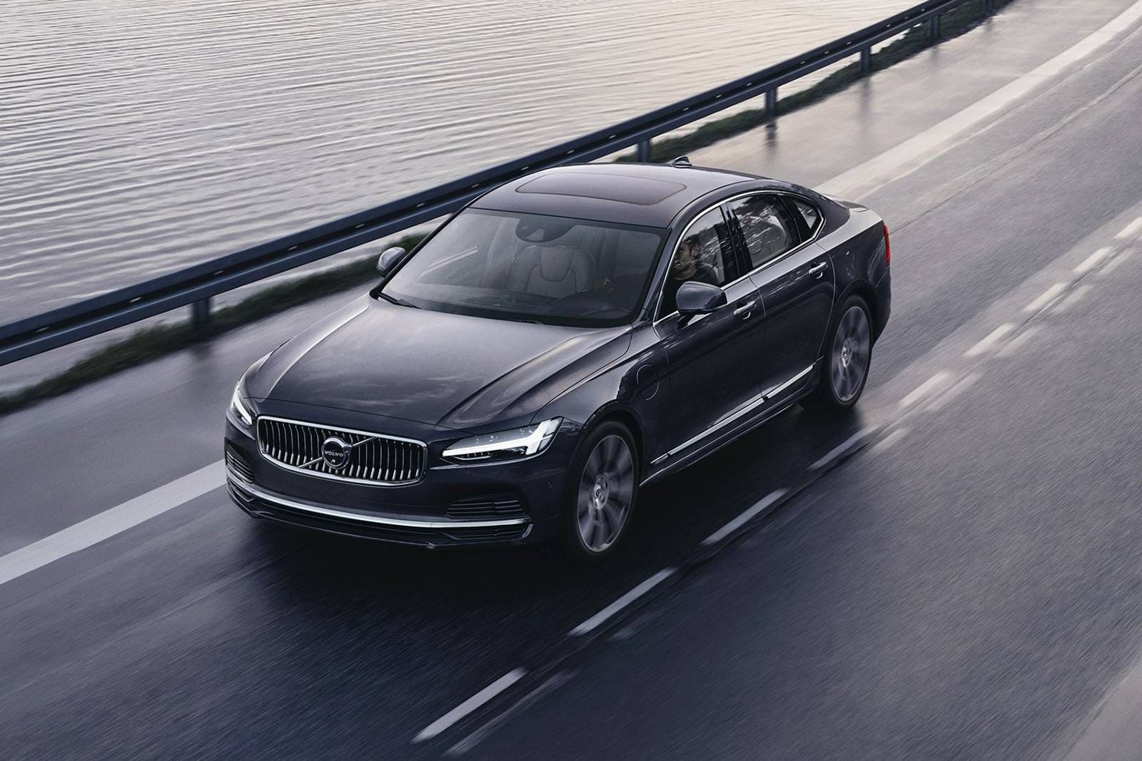 2021_volvo_s90_sedan_recharge-plug-in-hybrid-t8-exterior.jpg